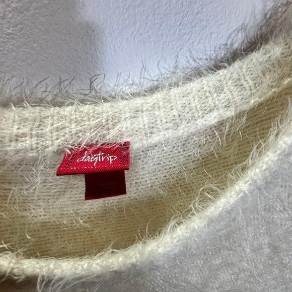 Daytrip Fuzzy Chevron Sweater Women’s L Cream Tan Gray Soft Cozy Long Sleeve - Picture 2 of 7